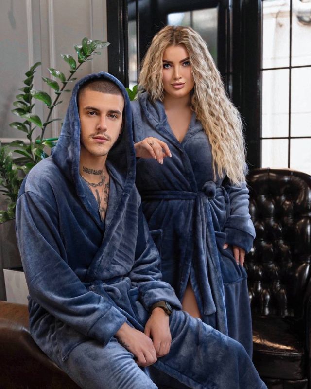 Махровый длинный халат синего цвета