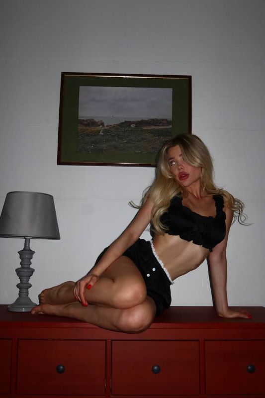 Шовкова піжама з рюшами черного кольору