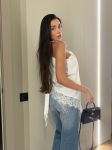 Асимметричная блузка с кружевом белого цвета